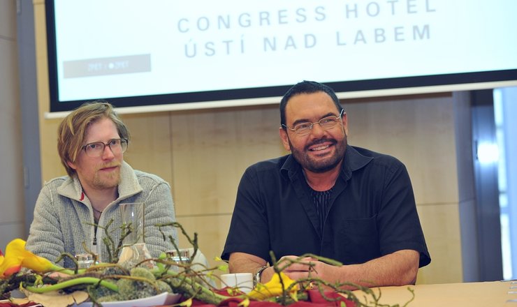 ALPHAVILLE PRIJELI NA SEVER CECH SPALI V USTECKEM HOTELU CLARION