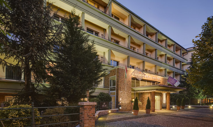 MAMAISON  HOTEL ANDRASSY WON THE HOTEL OF THE YEAR 2014 AWARD