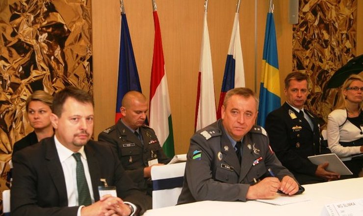 Konference armádních špiček v Clarionu doprovázely i letošní Dny NATO